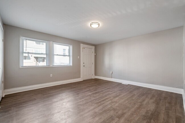 Building Photo - Spacious 3 Bed, 2 Bath Home in Sharpsburg ...