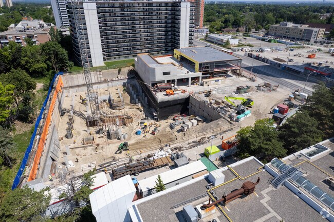 Juillet 2023 - Plaza on Yonge