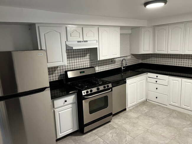 Kitchen NEW Stainless Steel Appliances - 614 S K St