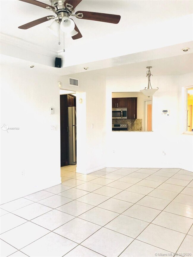 Building Photo - 1701 NE Miami Gardens Dr
