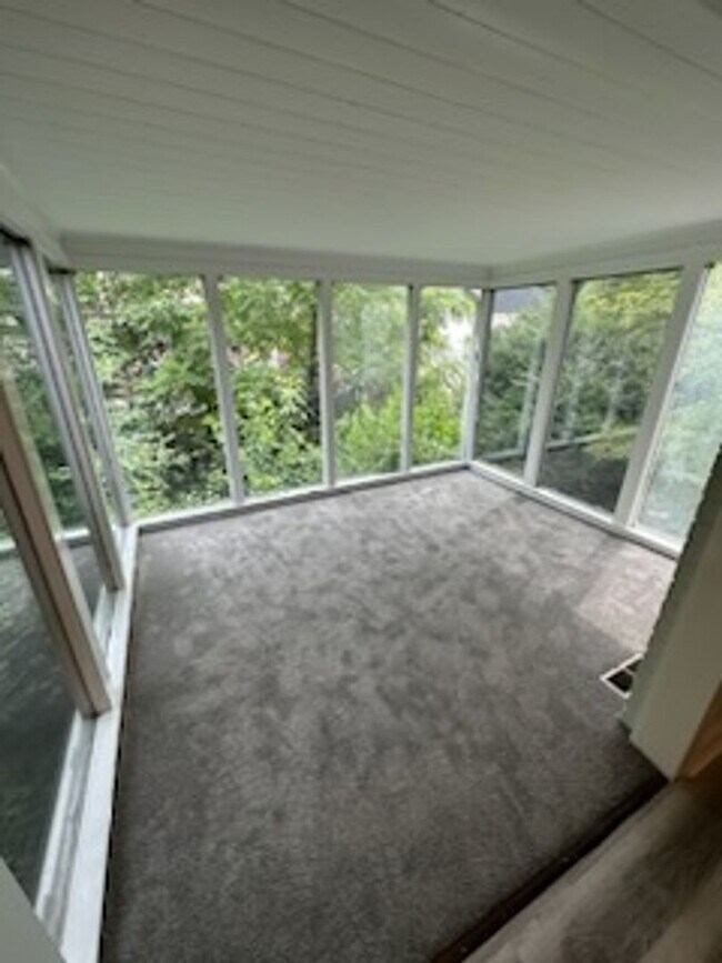 Foto del edificio - 2670 Grosvenor Pl