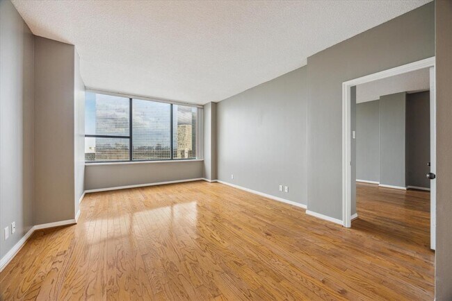 Building Photo - 15 Greenway Plz