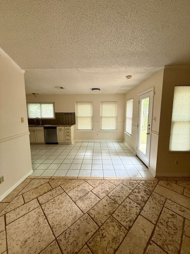 Building Photo - Cedar Park Cottage