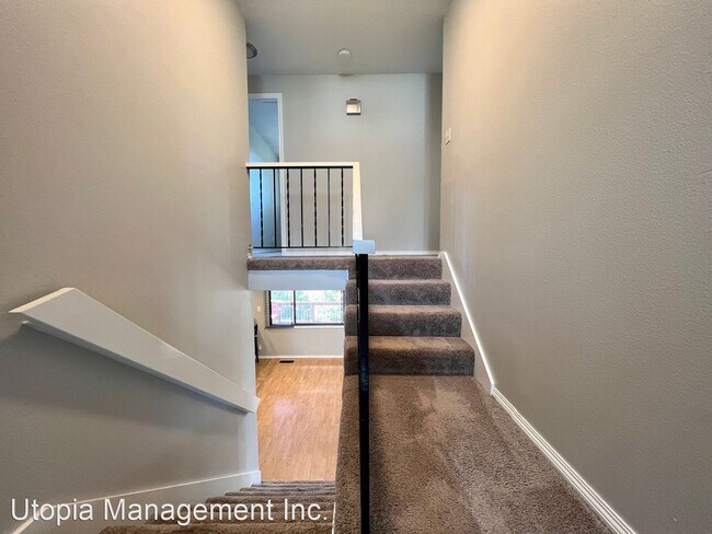 Building Photo - 3 br, 3 bath House - 1061 SW Chastain Dr.