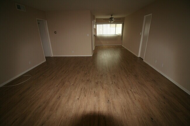 Foto del edificio - 225 S Reeves Dr