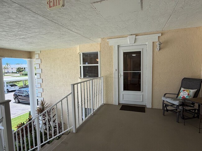 Foto del edificio - 675 W Lake Jasmine Cir