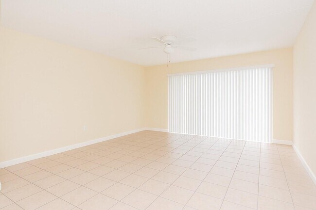 Foto del edificio - 221 Palm Cir E