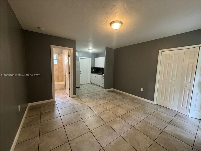 Foto del edificio - 5010 NW 2nd Ave