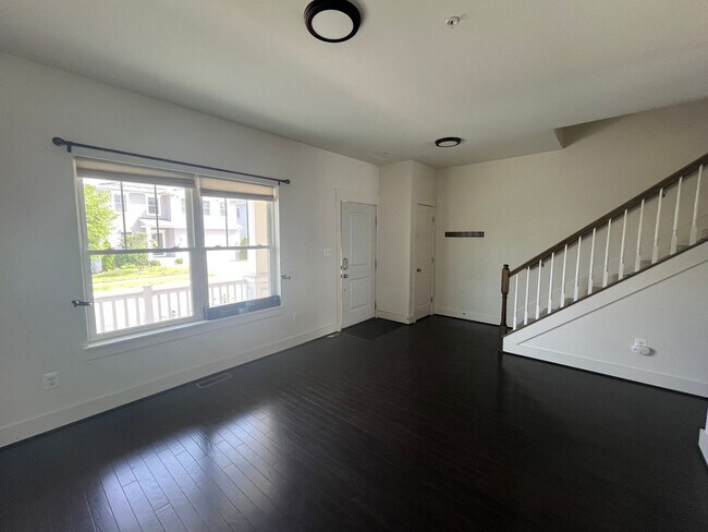 Foto del edificio - 5 bedroom 3.5 bath home