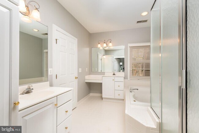 Foto del edificio - 4912 Waple Ln