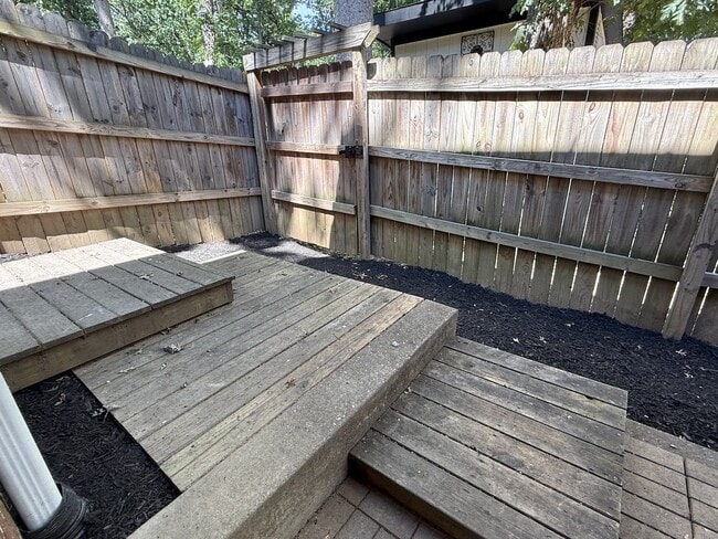 Building Photo - 327 Braehead Dr