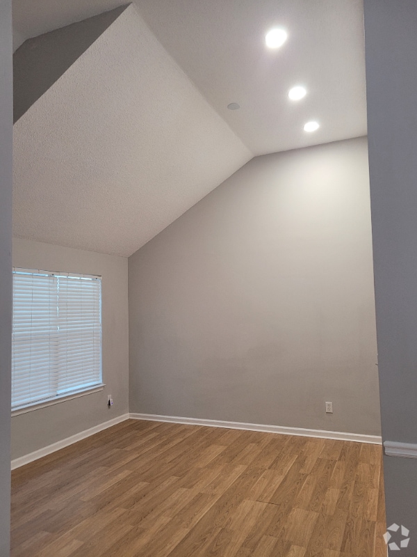 Building Photo - 3042 Knoll View Pl