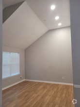 Building Photo - 3042 Knoll View Pl