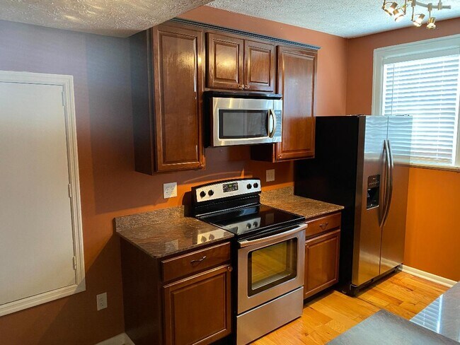 Fotografía del edificio - 2737 Riverside Ave