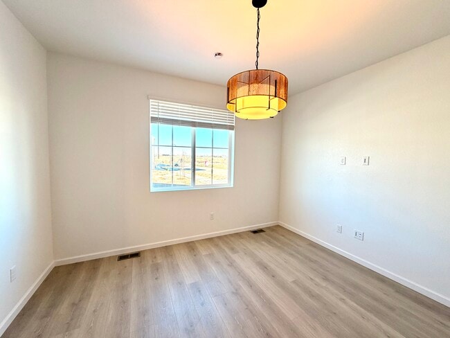 Building Photo - 6761 E 148th Dr