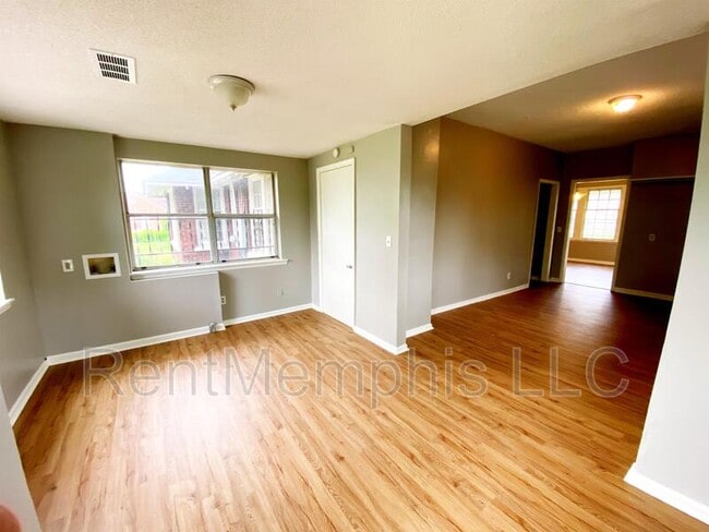Building Photo - 2404 Jackson Ave