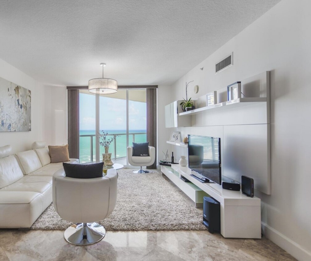 Primary Photo - 16699 Collins Ave