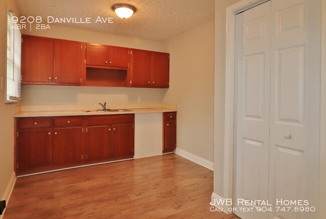 Foto del edificio - 9208 Danville Ave