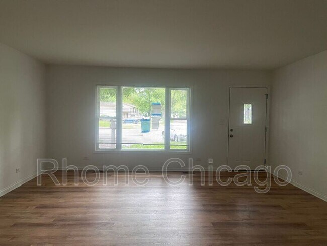 Foto del edificio - 7984 Ramsgate Cir N