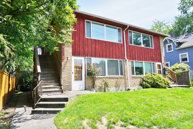 Building Photo - 4806 Interlake Ave