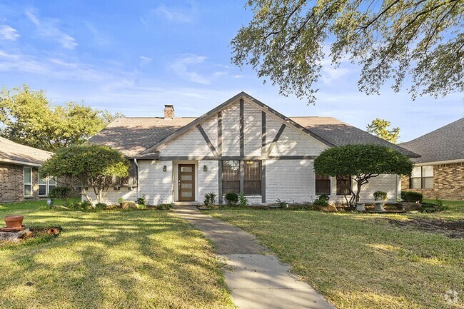 Elegant Prestonwood home with fenced yard ...