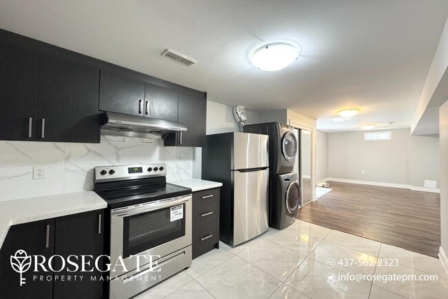 Building Photo - Spacious 2-Bedroom Lower Unit in Prime Bra...