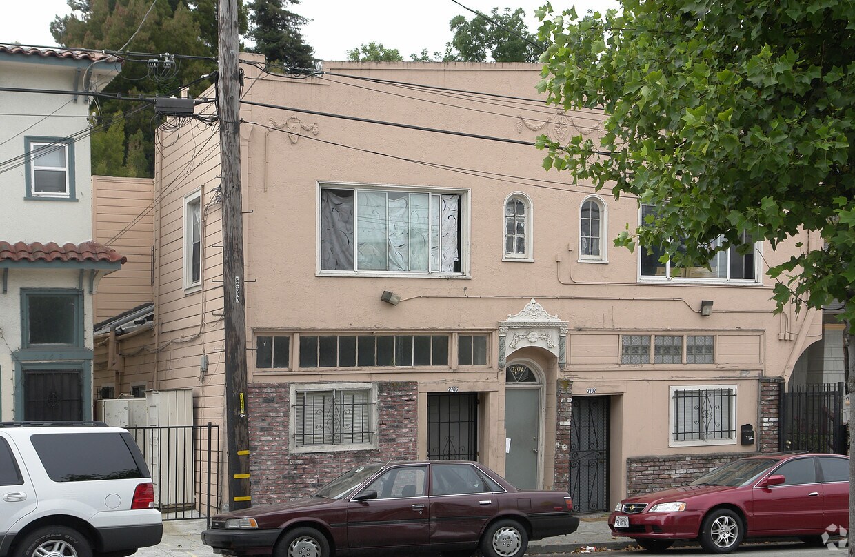 Building Photo - 2700-2706 14th Ave