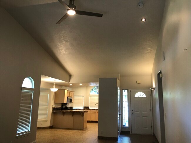 Building Photo - 5927 S Wallflower Pl