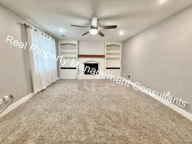 Foto del edificio - Spacious 4 Bedroom Home in Shawnee Mission!