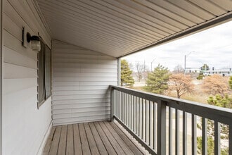 2BR, 1BA - 850SF - Reserve at the Knolls