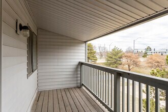2BR, 1BA - 850SF - Reserve at the Knolls