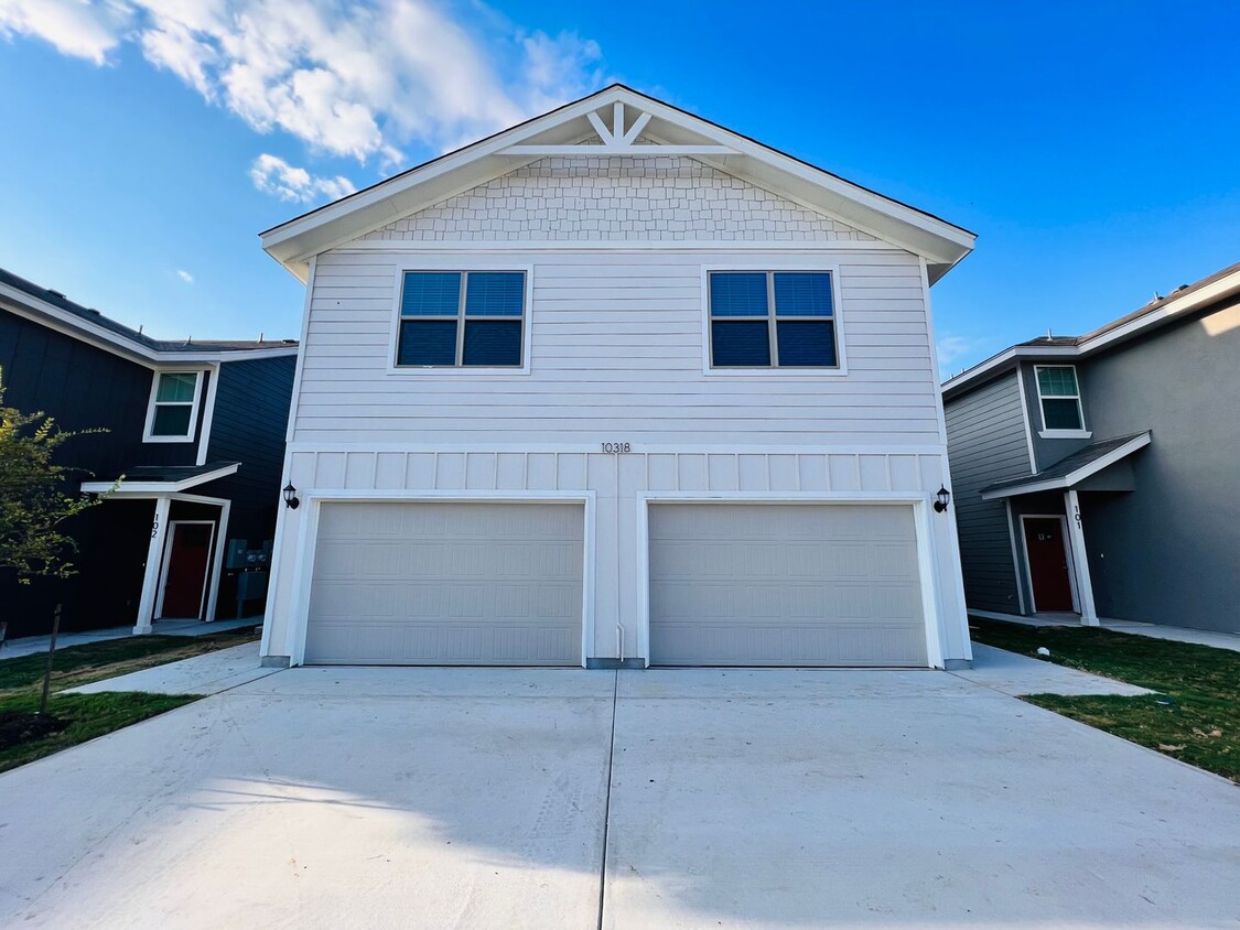 10318 Lynwood Vlg, San Antonio, TX 78245 Townhome Rentals in San