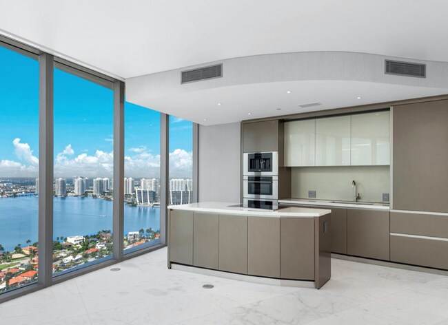 Foto del edificio - 18975 Collins Ave
