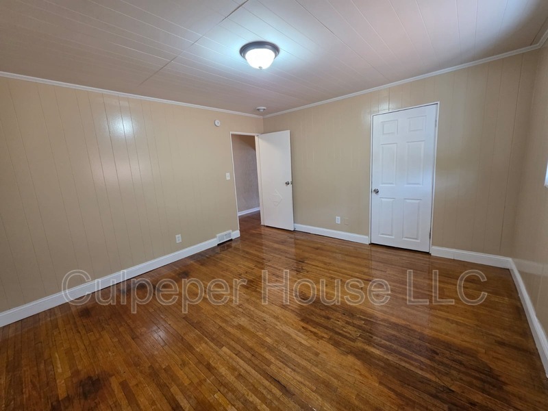 Primary Photo - 2209 W Laskey Rd