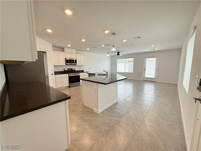 Foto del edificio - 4270 Lemay St