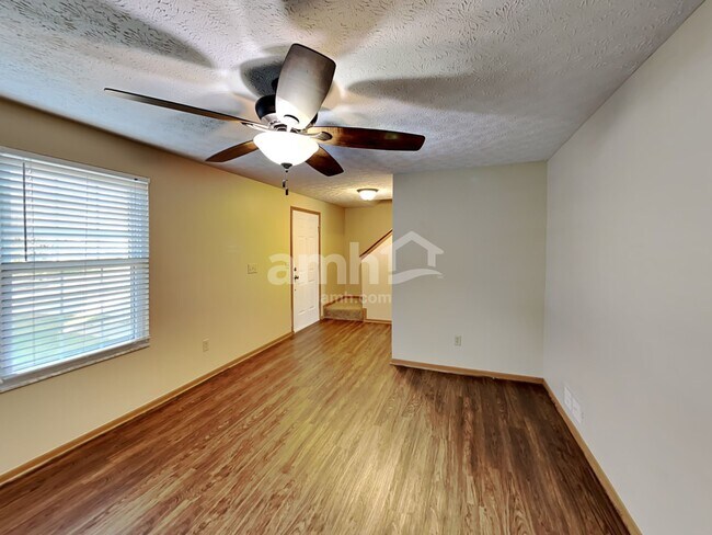 Building Photo - 1725 Convair Dr