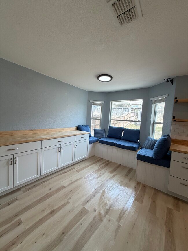 Building Photo - 10911 Canter Spur