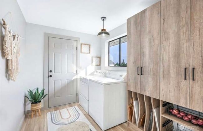 Building Photo - 2411 Cedar Rd