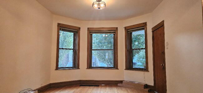 Foto del edificio - 4327 N Bell Ave