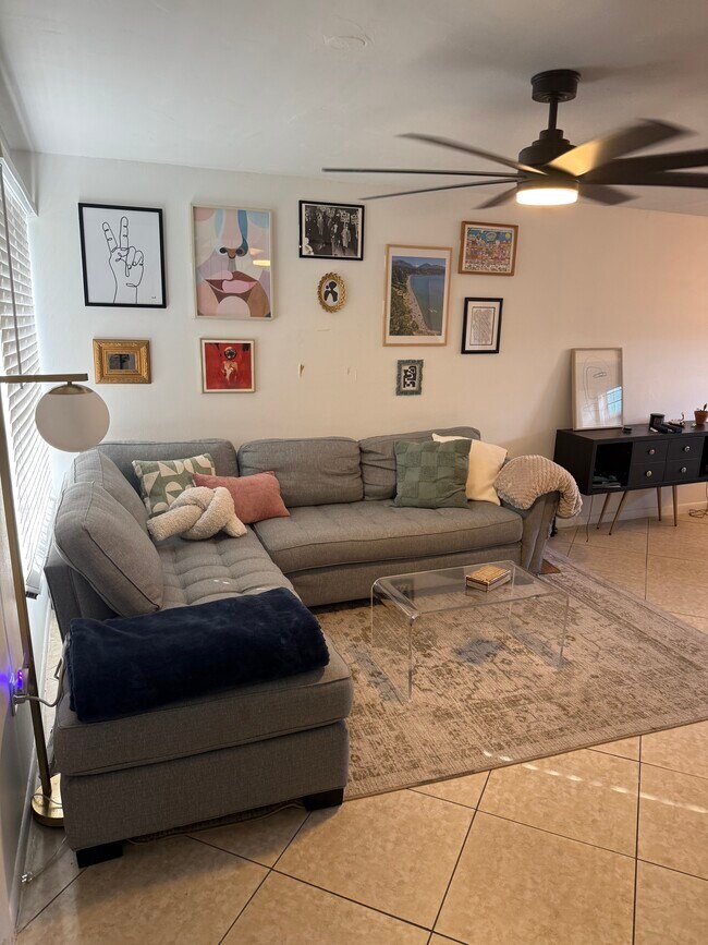 Foto del edificio - 688 Forrest Dr