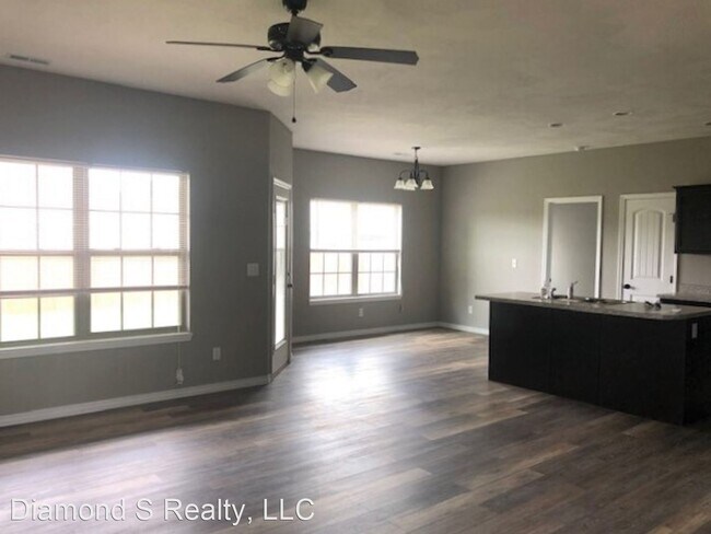 Building Photo - 3 br, 2 bath House - 3102 N Albertha Ave