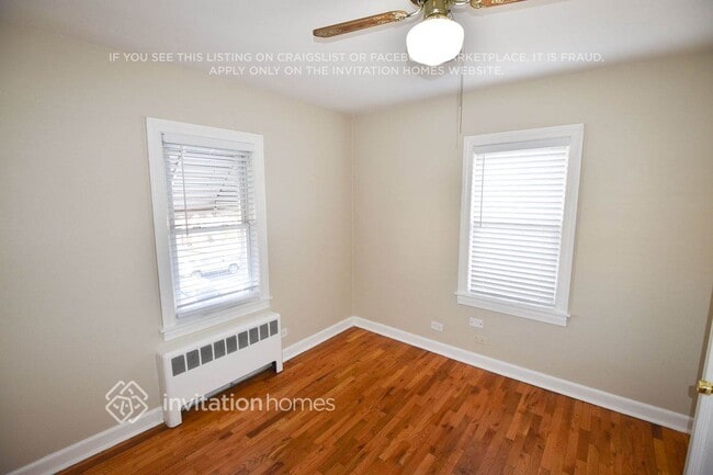 Foto del edificio - 5830 S Merrimac Ave