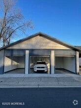 Building Photo - 835 Dunlewy St