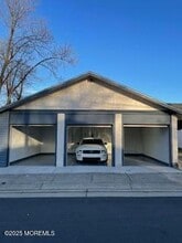 Building Photo - 835 Dunlewy St