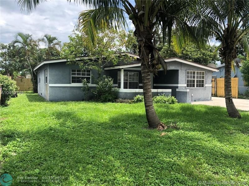 Foto principal - 3651 NW 9th St