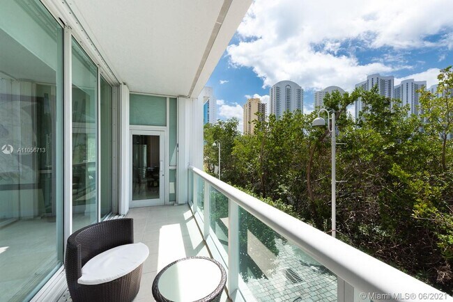 Foto del edificio - 16500 Collins Ave