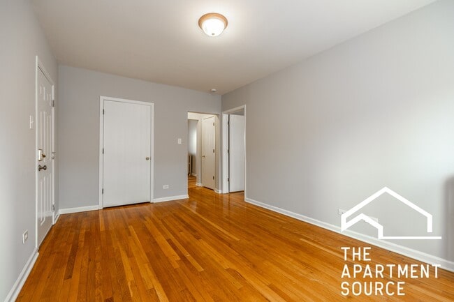 Photo - 5746 N Winthrop Ave Apartment