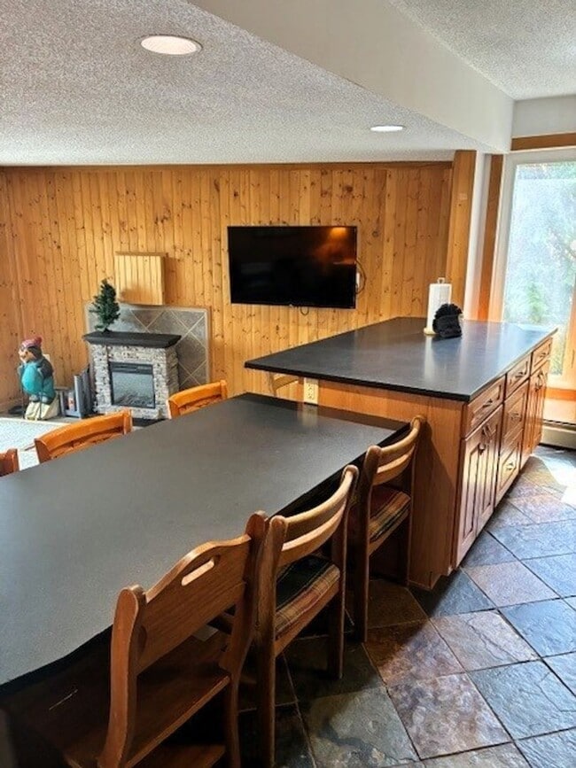 Building Photo - 1075 Ski Hill Rd