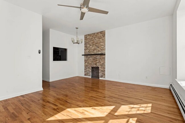 Building Photo - 259 W 113th St