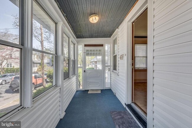 Building Photo - 427 Buttonwood St